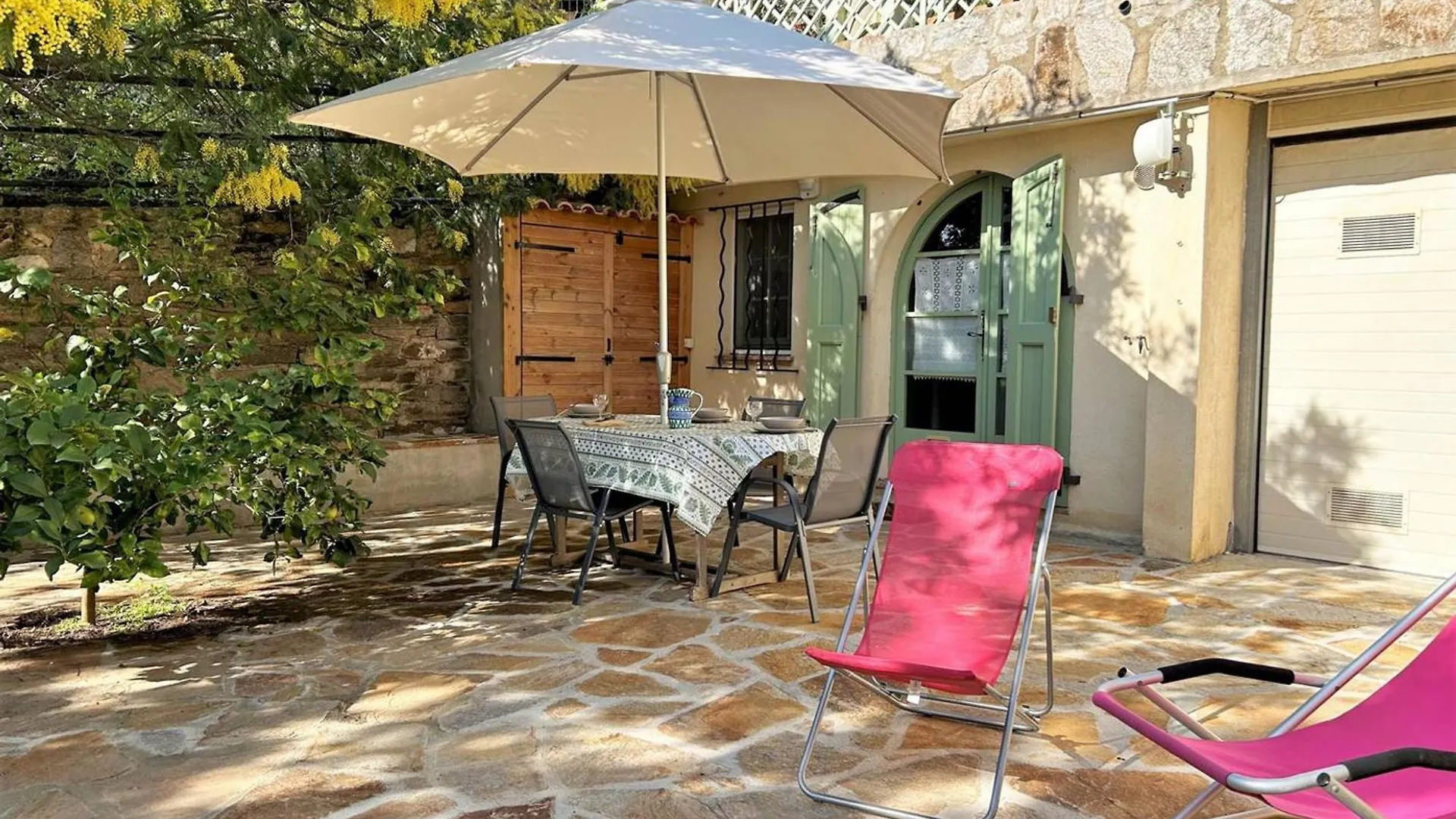 Studio Renove Avec Terrasse Et Jardin, Proche Commerces, Parking Prive - Bormes-Les-Mimosas - Fr-1-251-583 0*,  Frankrig