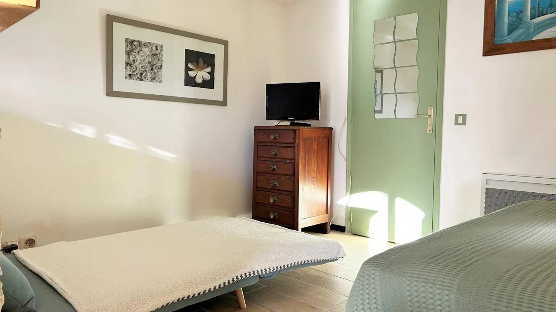 Studio Renove Avec Terrasse Et Jardin, Proche Commerces, Parking Prive - Bormes-Les-Mimosas - Fr-1-251-583 0*,