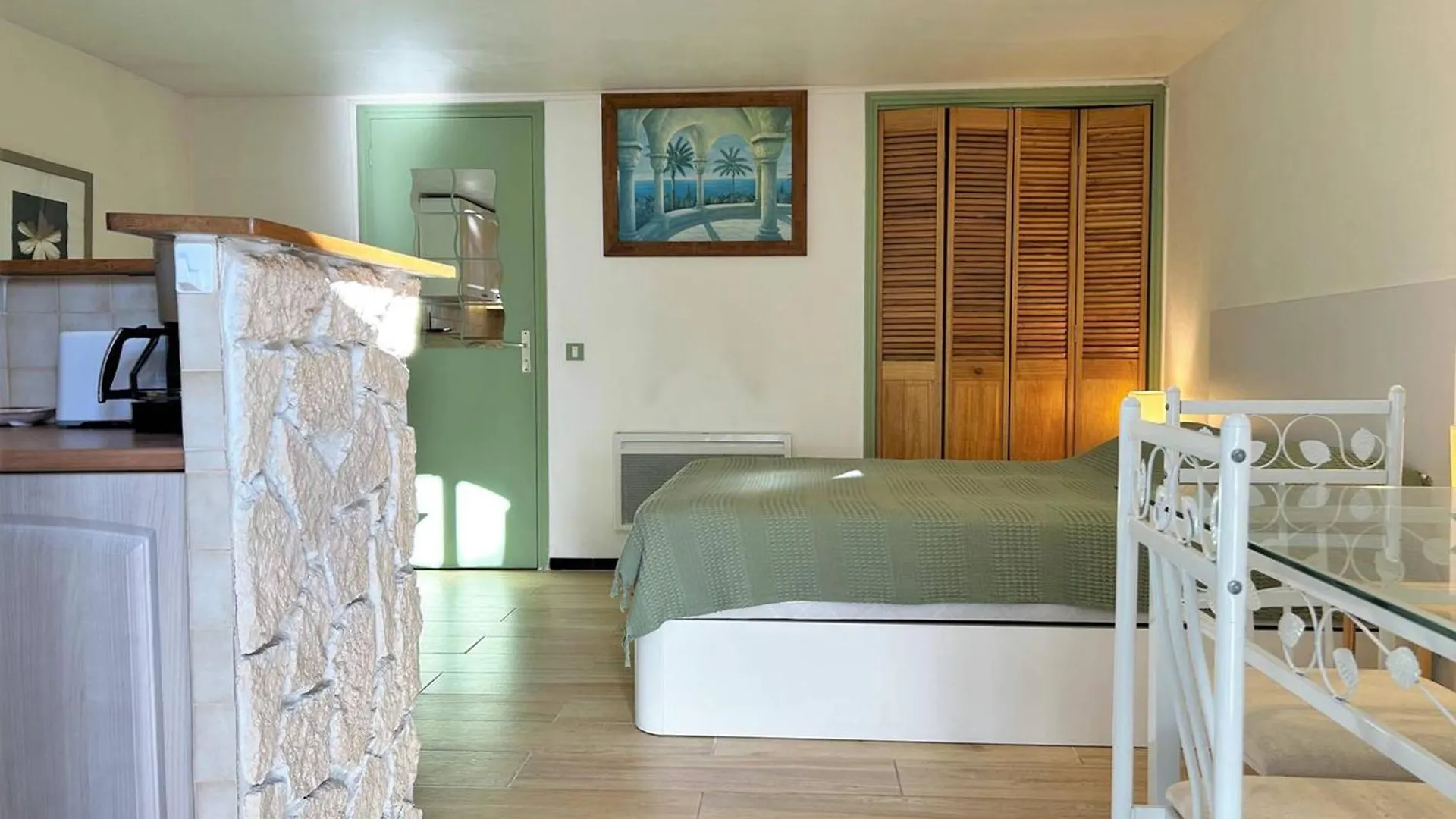 Studio Renove Avec Terrasse Et Jardin, Proche Commerces, Parking Prive - Bormes-Les-Mimosas - Fr-1-251-583 0*,  Frankrig